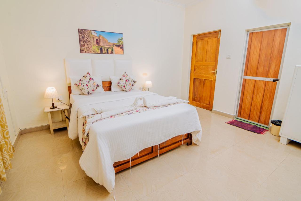 White House In Goa, Truly Amazing Experience Bed & Breakfast Saligao Exterior photo