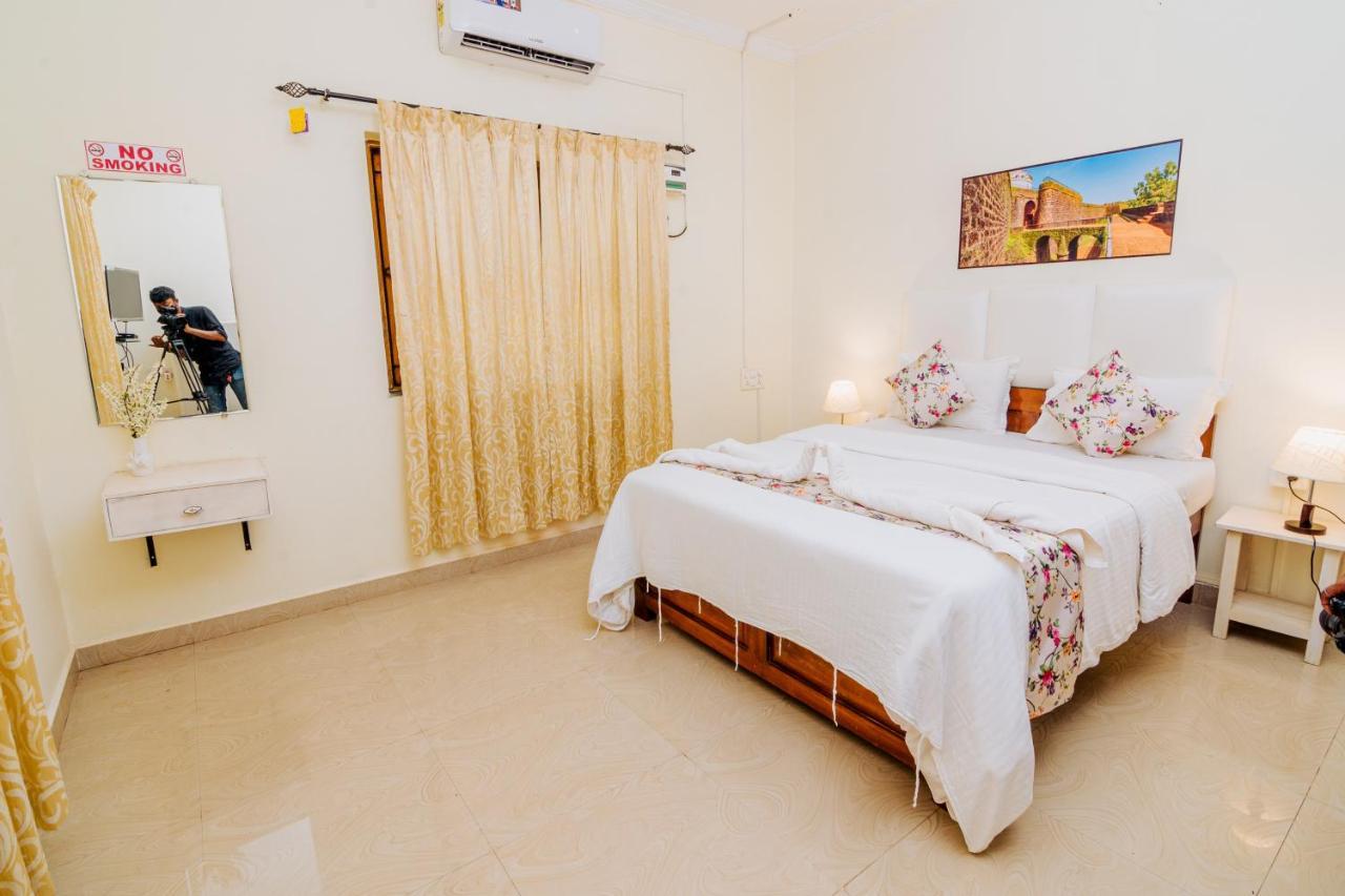 White House In Goa, Truly Amazing Experience Bed & Breakfast Saligao Exterior photo